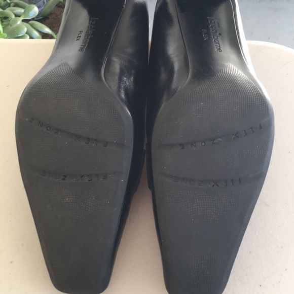 LIZ CLAIBORNE SHOES. - Picture 4 of 7